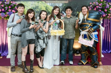 Cặp đôi “chơi trội” diện đồ cosplay trong lễ đính hôn - 13 Vũ Phong