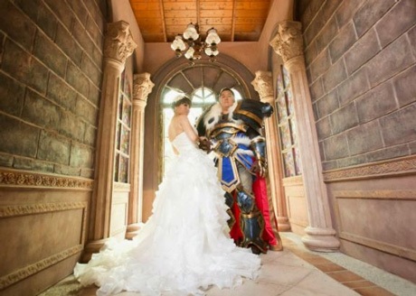 Cặp đôi “chơi trội” diện đồ cosplay trong lễ đính hôn - 5 Cách bố trí với tông màu và hình ảnh như trong trò chơi