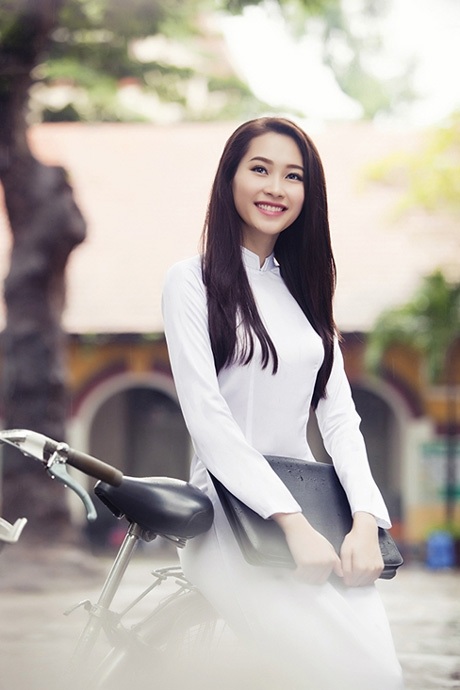 Hoa hậu Thu Thảo đẹp “mê mẩn” với áo dài nữ sinh - 8 Theo