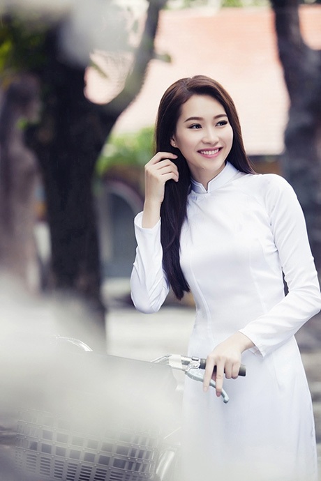Hoa hậu Thu Thảo đẹp “mê mẩn” với áo dài nữ sinh - 7 Theo