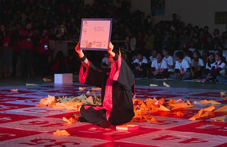 Nhật Khánh - thí sinh duy nhất trụ lại tới câu hỏi cuối cùng.