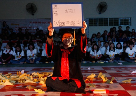 Chàng trai K51 này đã giành chiến thắng chung cuộc với phần thưởng 2,5 triệu đồng tiền mặt.