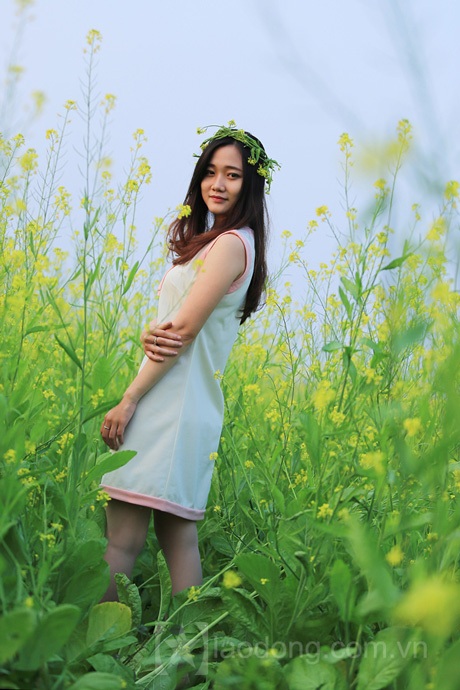 Nguyễn Phương Thảo, SV Đại học Công nghệ làm điệu với vương miện cải.