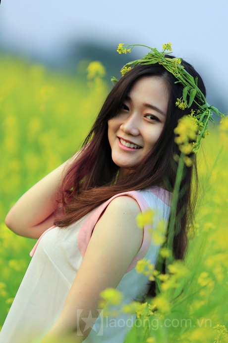 Nguyễn Phương Thảo, SV Đại học Công nghệ làm điệu với vương miện cải.