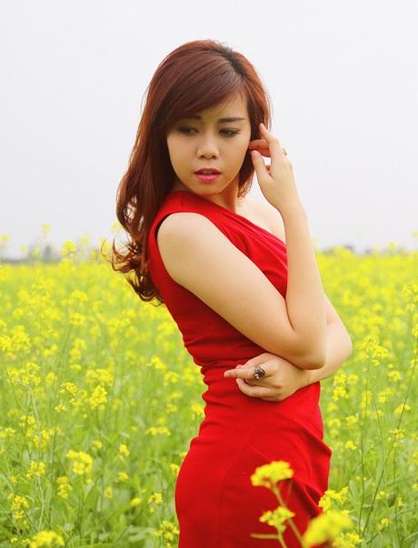 Ngắm Á khôi Imiss xinh tươi giữa “thảm” cải vàng - 4 Hoàng Dung