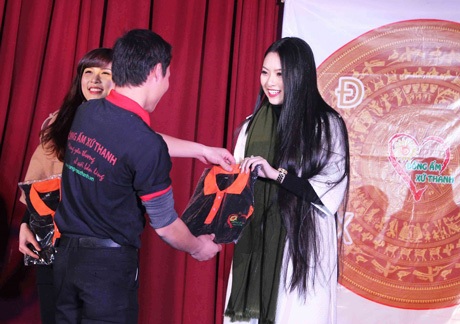 Hoa hậu Ngọc Anh xinh tươi trong đêm nhạc từ thiện - 5 Hoàng Dung