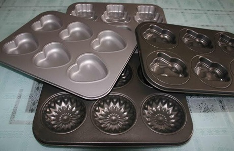 Hướng dẫn làm chocolate chân dung độc đáo tặng “người ấy” - 10 Bước 5: Làm tan chảy chocolate trắng bằng cách cho chocolate trắng vào túi nilon, bỏ vào bát và