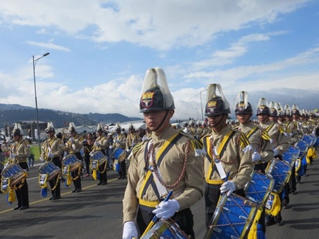 Lính nước chủ nhà làm đẹp Lễ khai mạc.