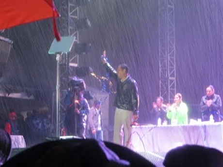 Tổng thống Ecuador Rafael Correa phát biểu nồng nhiệt.