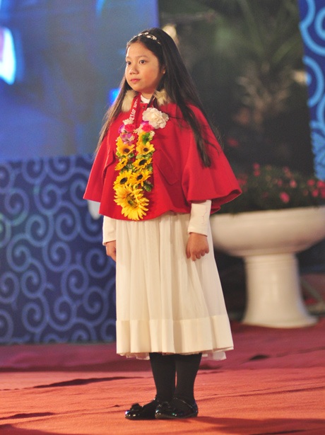 Vinh danh 10 gương mặt trẻ tiêu biểu Thủ đô 2013 - 3 Trương Thị Ngân Hà - gương mặt trẻ tiêu biểu ít tuổi nhất.