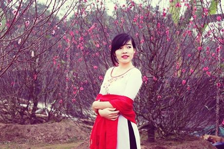 Giới trẻ Hà thành đọ sắc bên hoa đào đầu Xuân - 5 Bạn trẻ Hà thành đọ dáng cùng sắc hoa đào