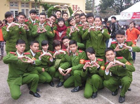 Những chàng cảnh sát tương lai tự hào hiến máu cứu người - 1 Các bạn sinh viên HV Cảnh sát Nhân dân tham gia vào “Ngày chủ nhật đỏ”