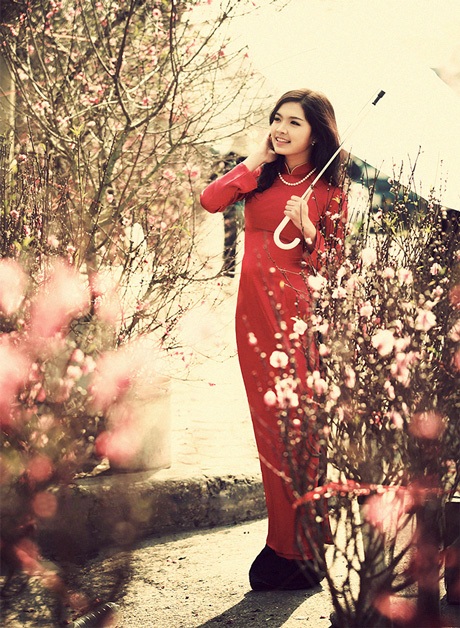 Hoa khôi Thùy Dương rực rỡ khoe sắc bên vườn Xuân - 3 Hoàng Dung