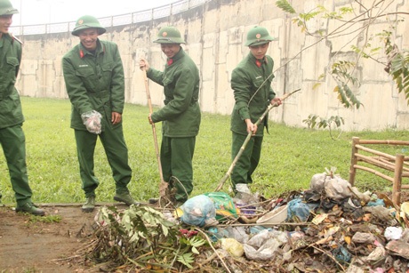 2.000 thanh niên Huế hành động vì môi trường xanh sạch đẹp - 3 Làm vệ sinh môi trường