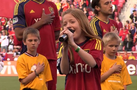 Tháng 5/2013, Lexi từng “đốn tim” người nghe khi hát khai mạc cho một trận bóng đá tại 
Mỹ.