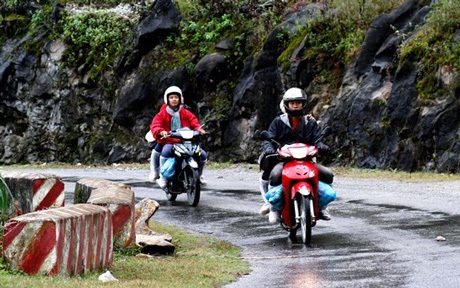 Ưa "xê dịch", bạn trẻ cưỡi “ngựa sắt” chào năm Ngọ - 1 Đi để cảm nhận vẻ đẹp quê hương trên mọi nẻo đường. (ảnh: Xuân Tùng)