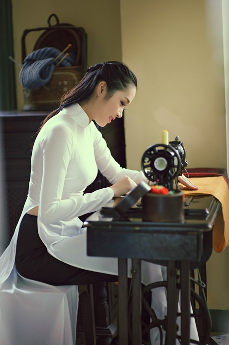 Siêu mẫu 9X Lê Thu An duyên dáng tà áo dài đón năm mới - 6 Hoàng Dung