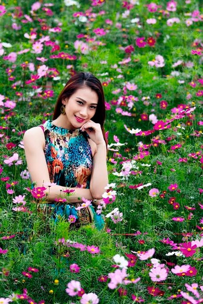 Cặp đôi á khôi Imiss khoe sắc bên vườn hoa Xuân - 6 Và á khôi Imiss Phạm Thùy Dương.