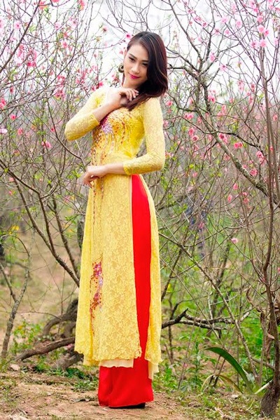 Cặp đôi á khôi Imiss khoe sắc bên vườn hoa Xuân - 2 Và á khôi Imiss Phạm Thùy Dương.