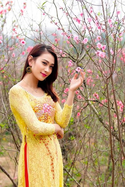 Cặp đôi á khôi Imiss khoe sắc bên vườn hoa Xuân - 3 Và á khôi Imiss Phạm Thùy Dương.