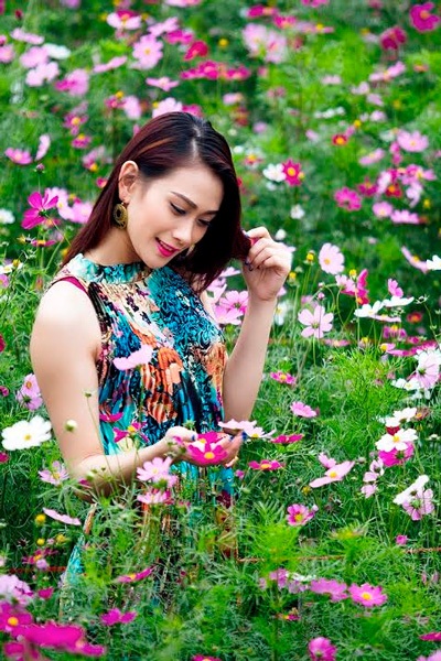 Cặp đôi á khôi Imiss khoe sắc bên vườn hoa Xuân - 5 Và á khôi Imiss Phạm Thùy Dương.