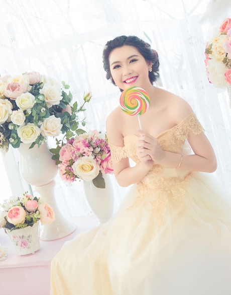 Nữ sinh Hàng không tuổi 19 xinh tươi khoe sắc thắm - 2 Hoàng Dung