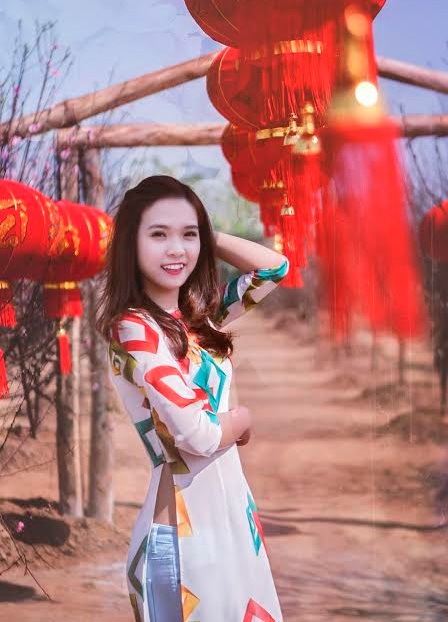 Nữ sinh xinh đẹp bật mí khoản lì xì “tiền triệu” - 4 Thiếu nữ xinh đẹp bật mí khoản lì xì “tiền triệu”