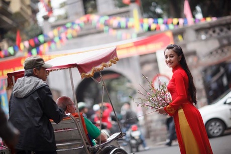 “Ong vàng” Thúy Quỳnh tâm sự về tiền lì xì ngày Tết - 10 Hoàng Dung