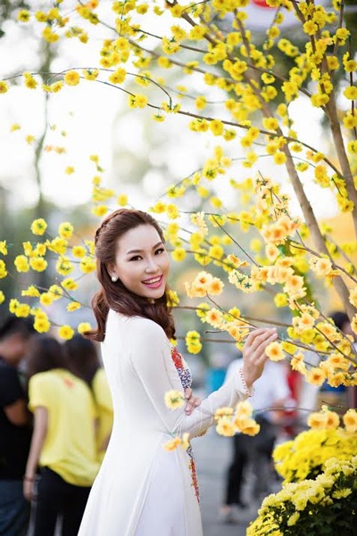 Siêu mẫu trẻ Thùy Linh mong năm mới “Mã đáo thành công” - 2 Hoàng Dung