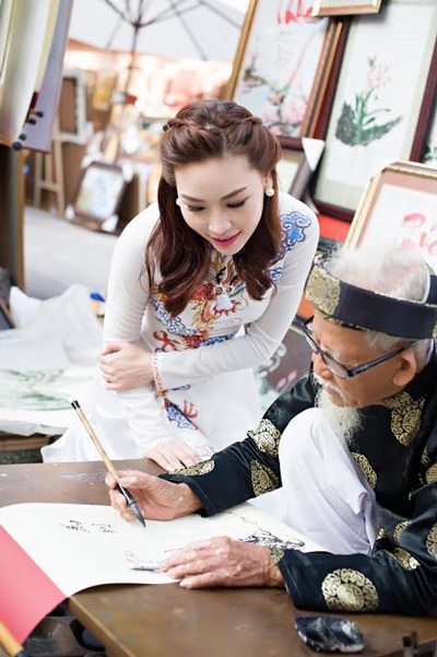Siêu mẫu trẻ Thùy Linh mong năm mới “Mã đáo thành công” - 10 Hoàng Dung