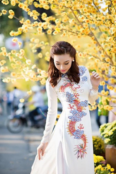 Siêu mẫu trẻ Thùy Linh mong năm mới “Mã đáo thành công” - 5 Hoàng Dung