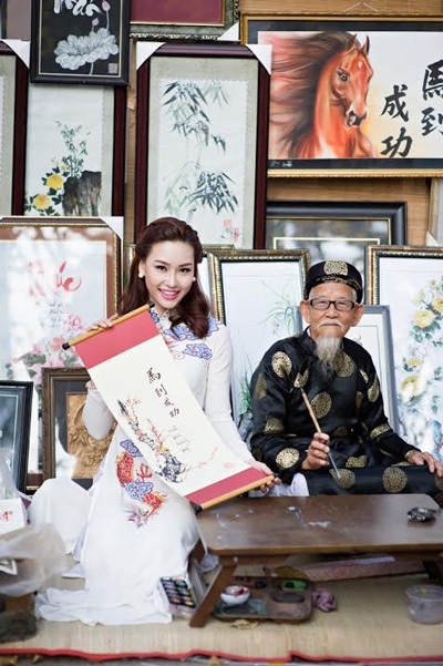 Siêu mẫu trẻ Thùy Linh mong năm mới “Mã đáo thành công” - 13 Hoàng Dung