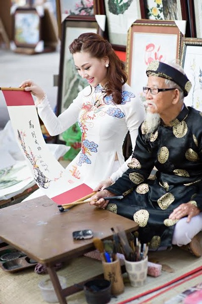 Siêu mẫu trẻ Thùy Linh mong năm mới “Mã đáo thành công” - 12 Hoàng Dung