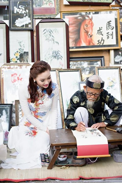 Siêu mẫu trẻ Thùy Linh mong năm mới “Mã đáo thành công” - 11 Hoàng Dung