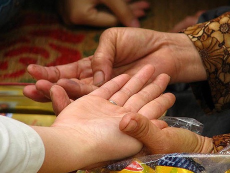 Giới trẻ đổ xô đi xem bói tránh hạn đầu năm