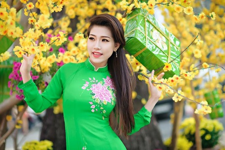 Á khôi Hoàng Y Nhung dịu dàng đón nắng Xuân - 1 Á khôi Hoàng Y Nhung dịu dàng đón nắng Xuân