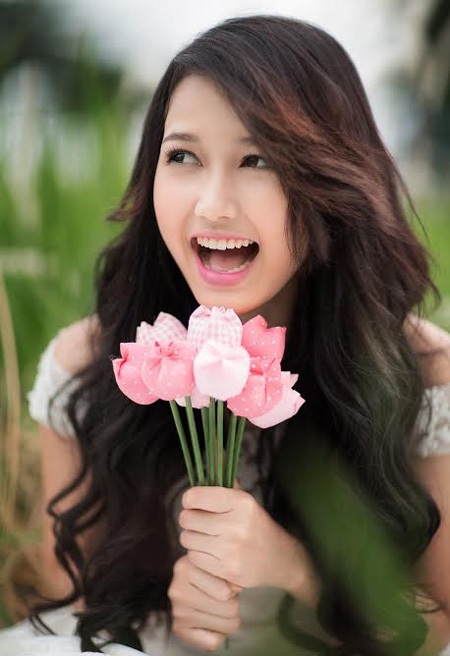 Nữ sinh Sài thành khoe sắc tinh khôi giữa vườn lau - 11 Hoàng Dung