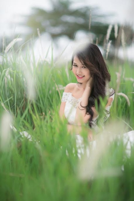 Nữ sinh Sài thành khoe sắc tinh khôi giữa vườn lau - 12 Hoàng Dung