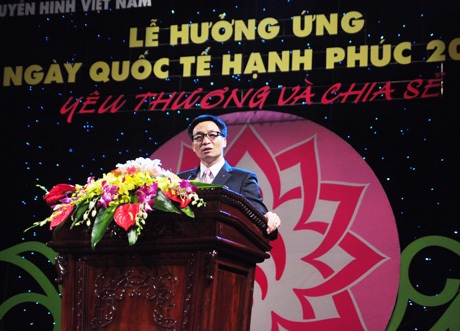 Ngắm nụ cười Việt giản dị trong ngày Quốc tế Hạnh phúc - 1 Phó Thủ tướng Vũ Đức Đam phát biểu tại lễ hưởng ứng ngày Quốc tế Hạnh phúc 20/3.