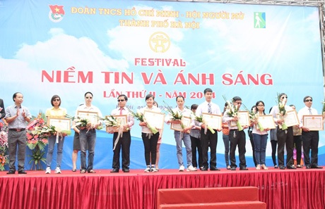 9X khiếm thị học đại học, kiếm tiền triệu mỗi tháng - 2 9X khiếm thị học đại học, kiếm tiền triệu mỗi tháng