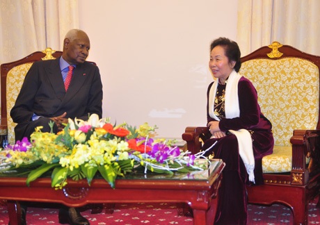 Phó Chủ tịch nước Nguyễn Thị Doan dự lễ kỷ niệm Ngày Pháp ngữ - 1 Tổng thư ký Pháp ngữ Abdou Diouf hội kiến với Phó Chủ tịch nước Nguyễn Thị Doan.