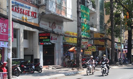 Con đường từ tiệm massage đến cổng trường - 1 Một tiệm massage (ảnh chỉ mang tính minh họa)