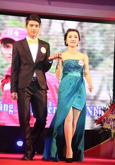 Ngỡ ngàng những “trai tài gái sắc” ĐH Phòng cháy chữa cháy - 2 Hình ảnh đẹp đôi của Nguyễn Công Tráng – Nguyễn Thảo Nhi trong trang phục dạ hội