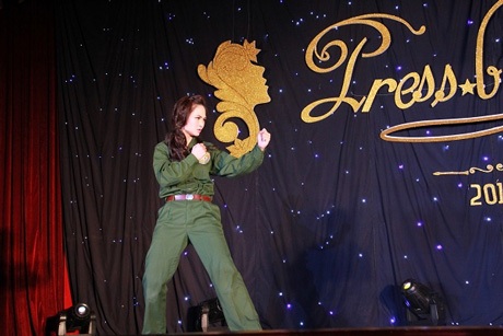 Phạm Thị Hà mạnh mẽ và quyết liệt trong tiết mục võ thuật