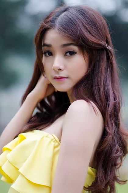 Nữ sinh "búp bê" trường Điện ảnh khoe sắc ngọt ngào - 9 Hoàng Dung