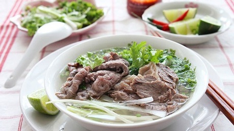 Cô gái quảng bá món ăn Việt trên đất Bỉ - 2 Món phở bò được quảng bá trên căn bếp ảo của Linh Trang.