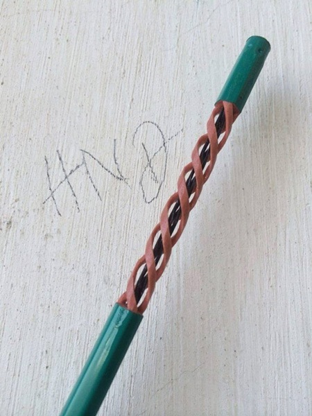 Ngất ngây với tác phẩm khắc bút chì của sinh viên Sài Gòn - 5 Để làm được một sản phẩm như thế này, các bạn lành nghề phải mất khoảng 2 tiếng đồng hồ