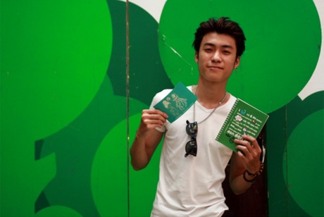 Diễn viên Vương Anh chụp ảnh lưu niệm tại sự kiện