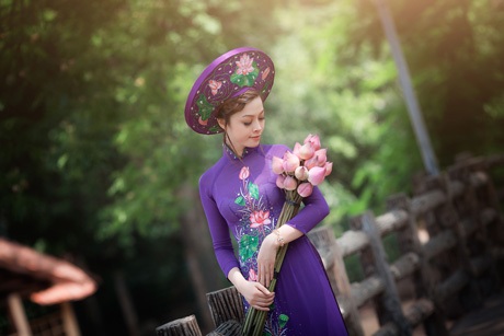 NTK Tommy Nguyễn và Đặng Hà Vy trong BST áo dài Sen - 4 P.V