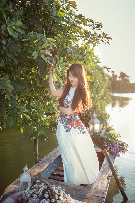 Nữ sinh Ngoại giao đẹp mơ màng bên dòng sông - 8 Lệ Thu